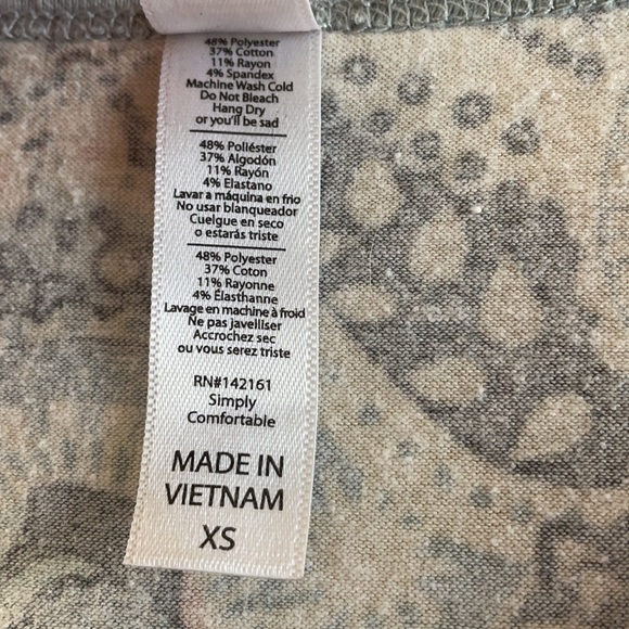 LuLaRoe XS Simply Comfortable Perfect T - Picture 15 of 17